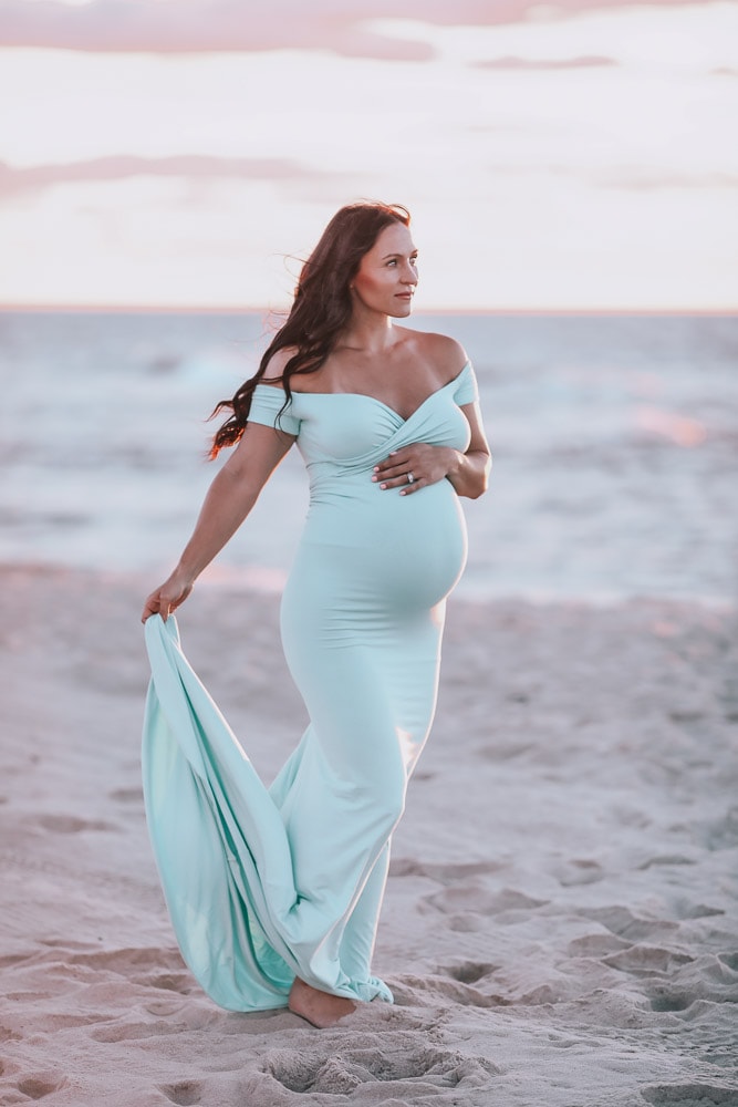 Beautiful Beach Maternity Photoshoot Inspo & Tips