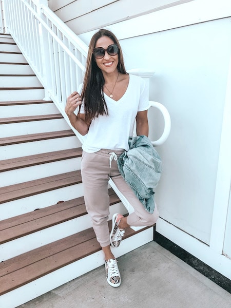 My Favorite Easy Ways To Wear Jogger Pants For Women 20+ Ideas 2020  Jogger  pants outfit women, Jogger pants outfit dressy, Jogger pants outfit casual