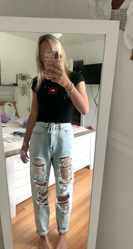 girl wearing distressed jeans and black tshirt - cute outfit for teen girls