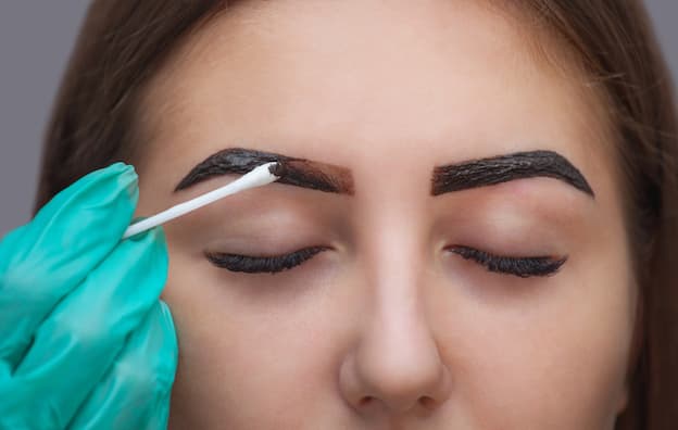 The Difference Between Eyebrow Tinting and Henna