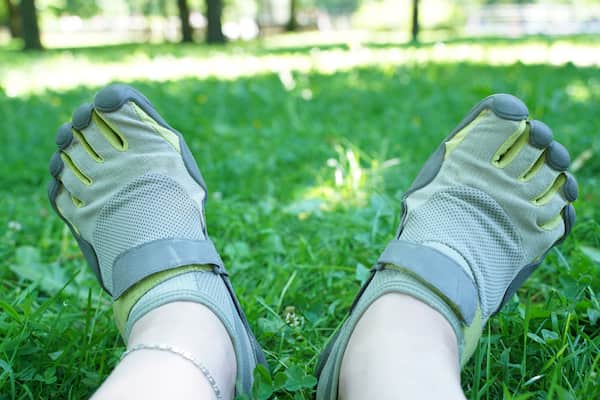 14 Benefits Of Barefoot & Minimalist Shoes For Running