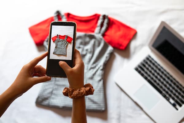 9 Best Apps Like Poshmark To Buy & Sell Clothes
