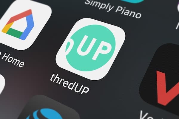 The ThreadUp icon on a phone.
